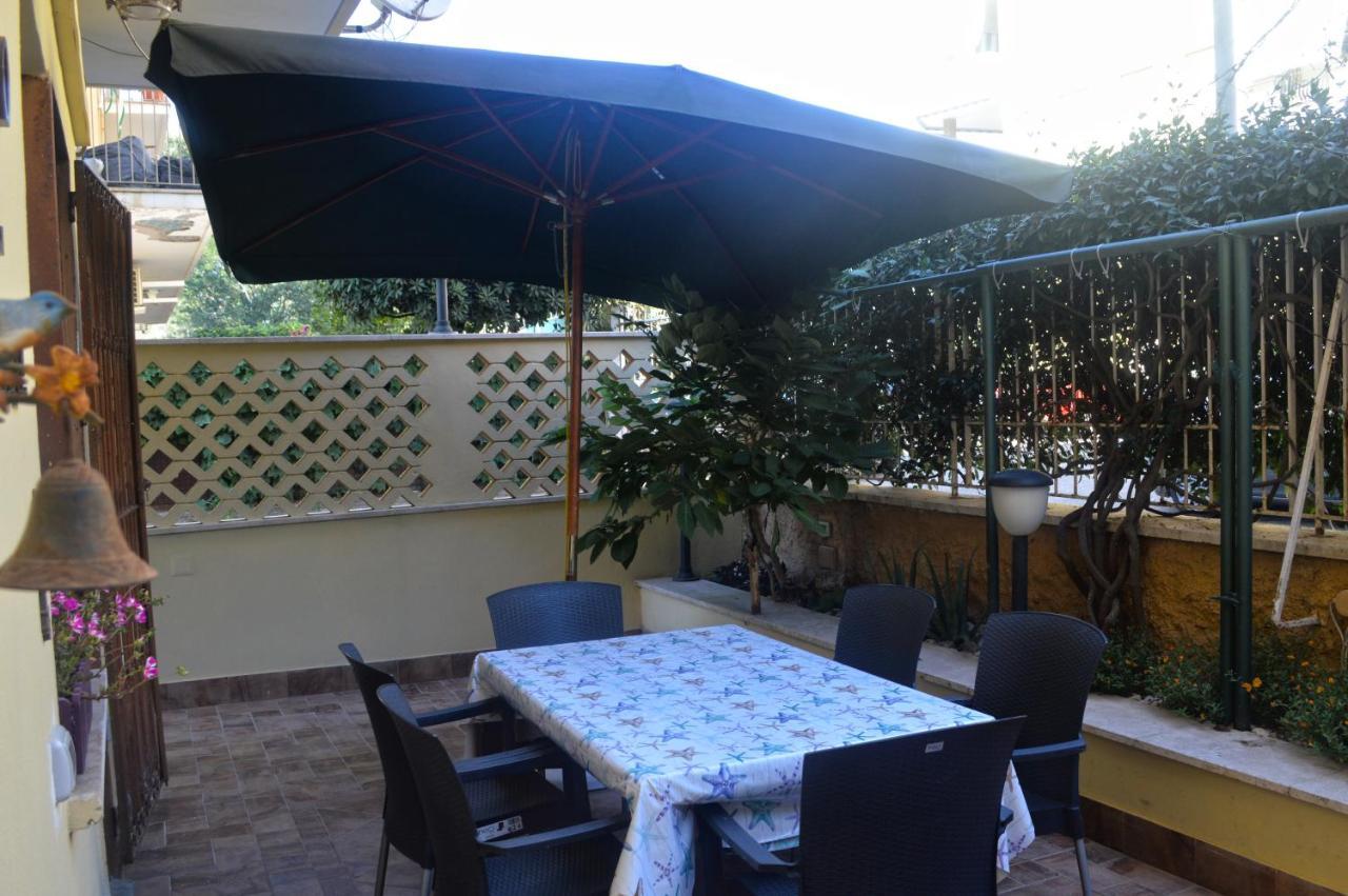 לידו די אוסטיה Appartamento In Via Calvi מראה חיצוני תמונה